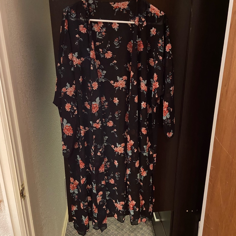 Black Floral Kimono